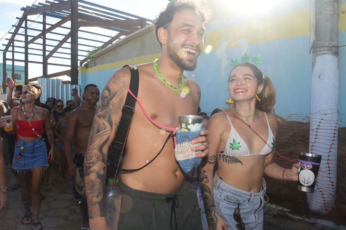 Bloco Surpresa, na Barra do Jucu, homenageou a professora Marina Sampaio por Carlos Alberto Silva