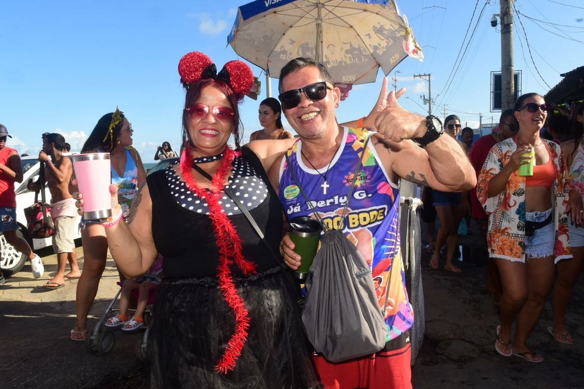Bloco Surpresa, na Barra do Jucu, homenageou a professora Marina Sampaio por Carlos Alberto Silva