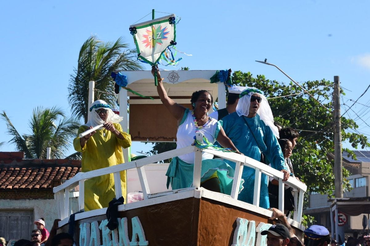Bloco Surpresa, na Barra do Jucu, homenageou a professora Marina Sampaio por Carlos Alberto Silva