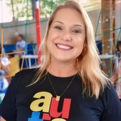 "Parabéns, Renata Rasseli, pelos 15 anos de excelência e dedicação em sua coluna!
São 15 anos esbanjando muito talento e compromisso com o público. Uma fonte de inspiração, trazendo não apenas informações, mas também uma visão única e sensível sobre o que acontece ao nosso redor. Que venham muitos outros anos de sucesso, com mais histórias incríveis e a mesma paixão que sempre marcou sua trajetória. Parabéns por essa linda jornada e por continuar encantando e informando a todos com seu trabalho impecável! As mulheres que admiro... essas representam fonte inesgotável de força, coragem e inspiração. Em um mundo que frequentemente exige muito de nós, vejo em vocês a capacidade de transformar dificuldades em oportunidades, de espalhar empatia e sabedoria onde quer que vão.
Ícones que inspiram a nunca desistirmos dos sonhos e acreditarmos que, juntas, podemos transformar o mundo.
"