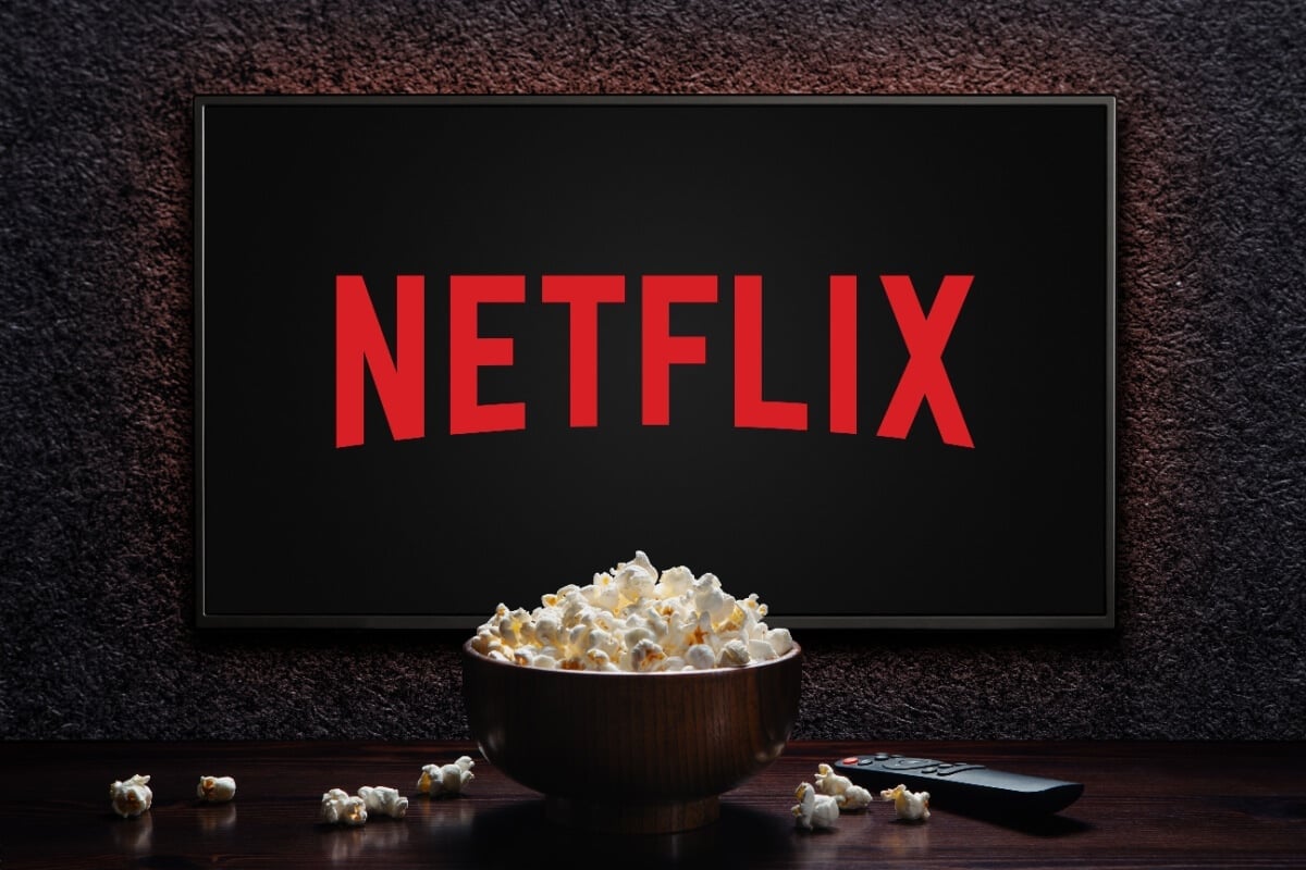 A Netflix tem um catálogo repleto de produções que, em poucos episódios, entregam emoção, mistério e cenas memoráveis (Imagem: Hamara | Shutterstock)