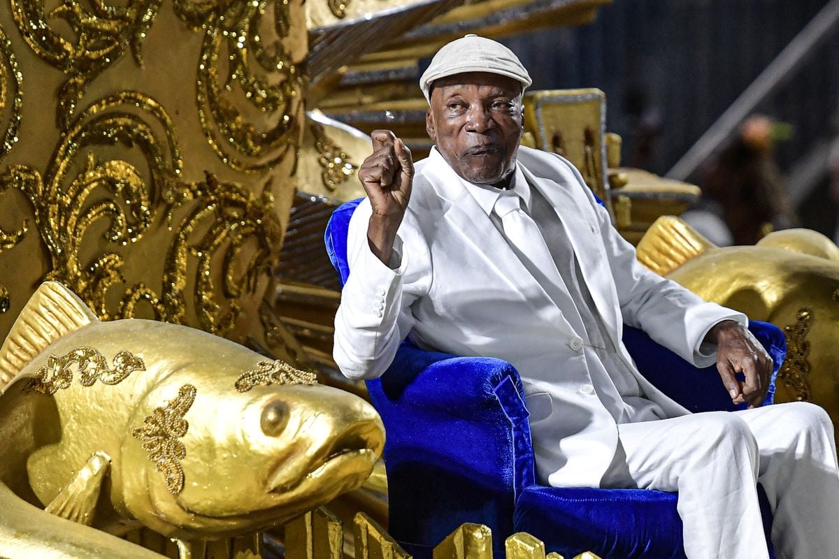 Milton Nascimento no desfile da Portela