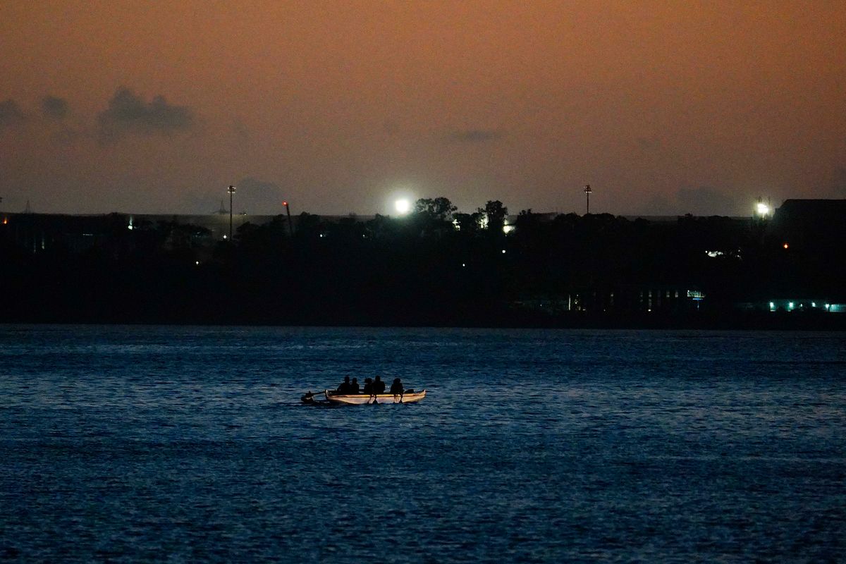 Sentindo na Pele - Canoa havaiana por Fernando Madeira