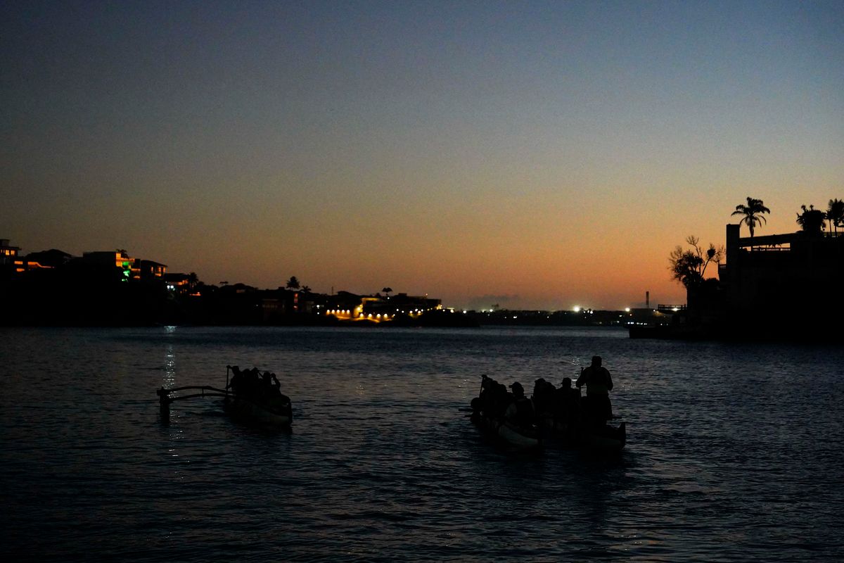 Sentindo na Pele - Canoa havaiana por Fernando Madeira