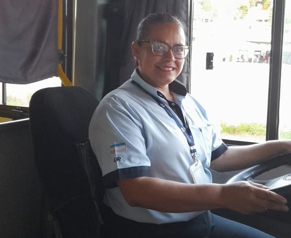 A motorista Marciana de Souza Alves é apaixonada por sua profissão e releva comentários negativos
