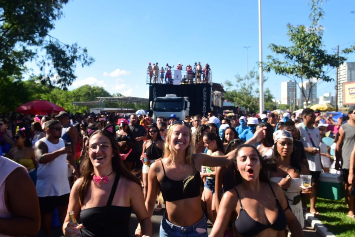 Bloco Kustelão anima foliões em Vitória  por Carlos Alberto Silva 