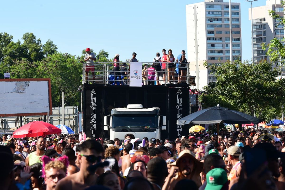 Bloco Kustelão anima foliões em Vitória  por Carlos Alberto Silva 