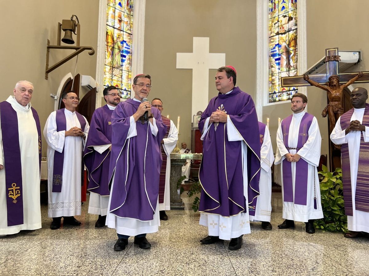 A celebração contou com a presença de fiéis, do clero diocesano e de diversas lideranças