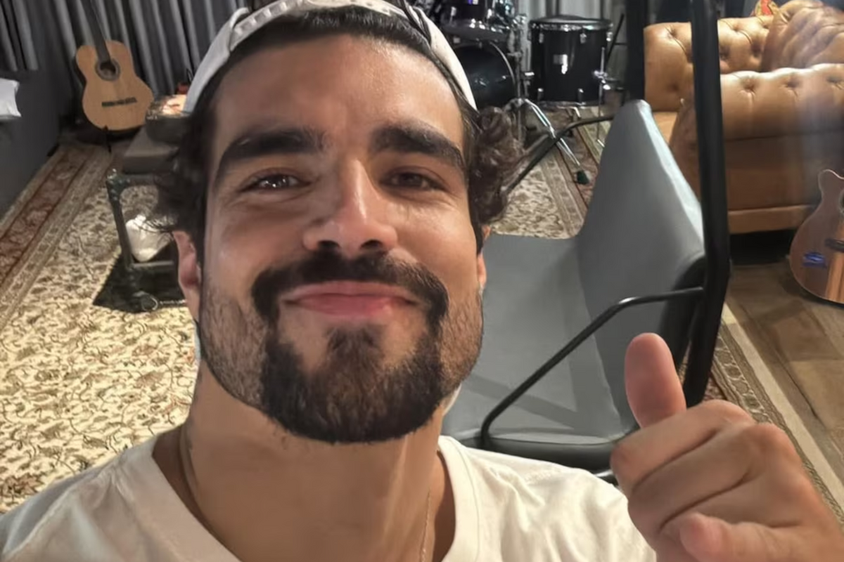Ator explica decisão de não ter contrato fixo na Globo