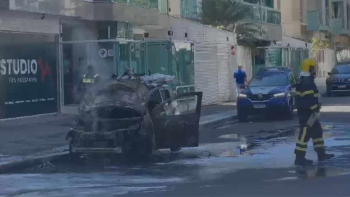 Os bombeiros atuaram no combate as chamas