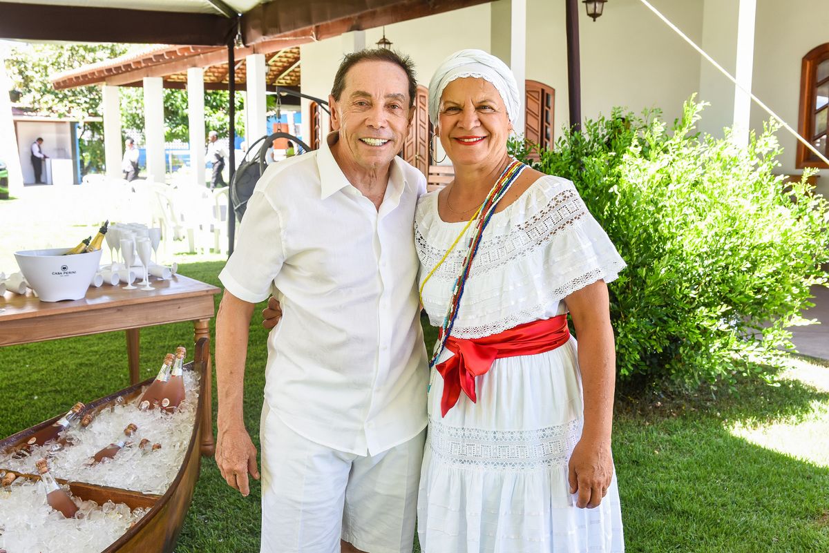 Valdecir Torezani e a baiana do acarajé Dona Penha