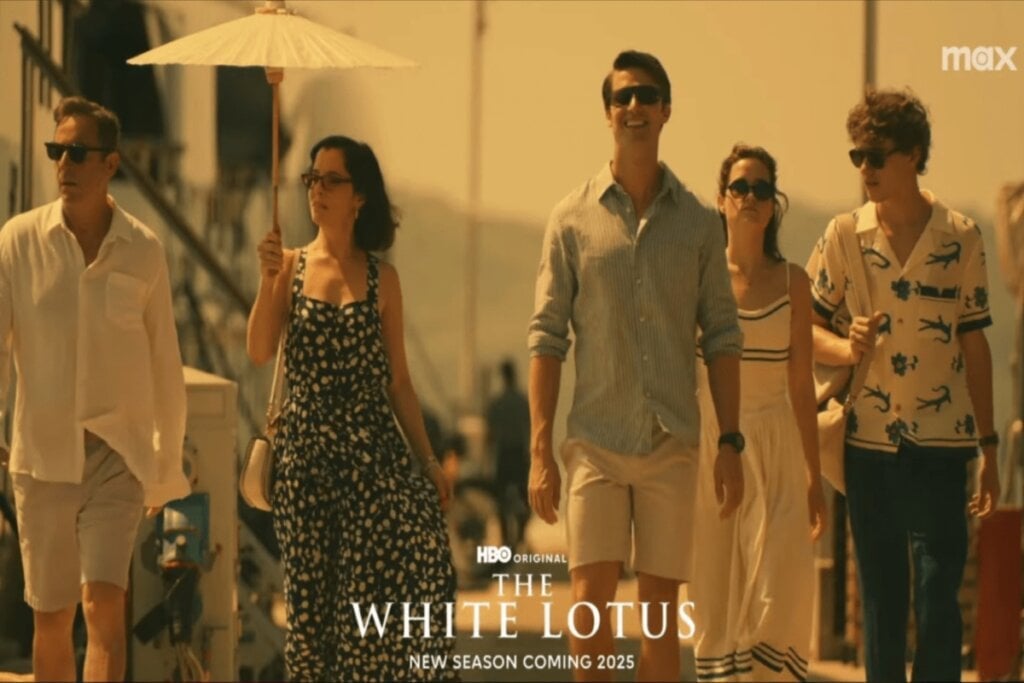 “The White Lotus” é uma sátira social que mistura drama e humor ácido para explorar as relações de poder, privilégio e hipocrisia da elite (Imagem: Reprodução digital | Max)