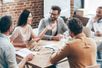 A conscientização e a educação corporativa são fundamentais para transformar a cultura organizacional (Imagem: G-Stock Studio | Shutterstock) 