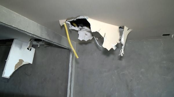 Ponto comercial é destruído durante furto de fios na Mata da Praia  por Ronaldo Rodrigues