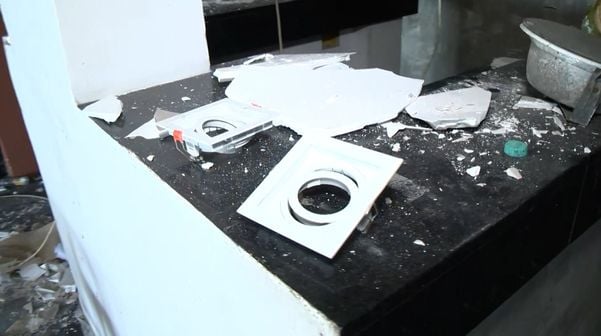 Ponto comercial é destruído durante furto de fios na Mata da Praia  por Ronaldo Rodrigues