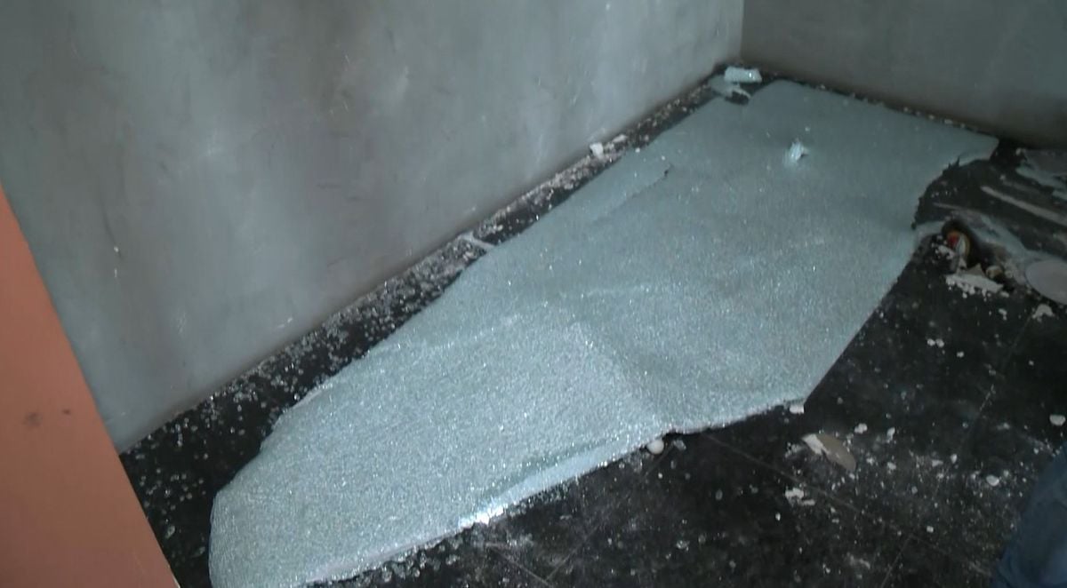 Ponto comercial é destruído durante furto de fios na Mata da Praia  por Ronaldo Rodrigues