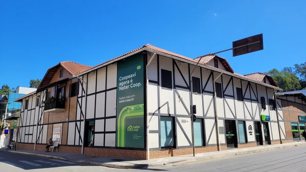 Há vagas para cargos como auxiliar de armazém, operador de máquina, técnico de campo e vendedor externo; interessados devem fazer o cadastro na página de carreira da instituição