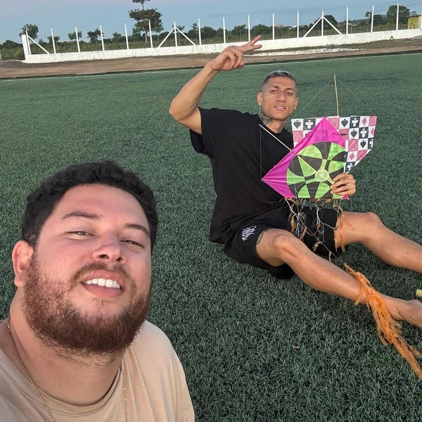 Richarlison em Nova Venécia por Instagram/@richarlison