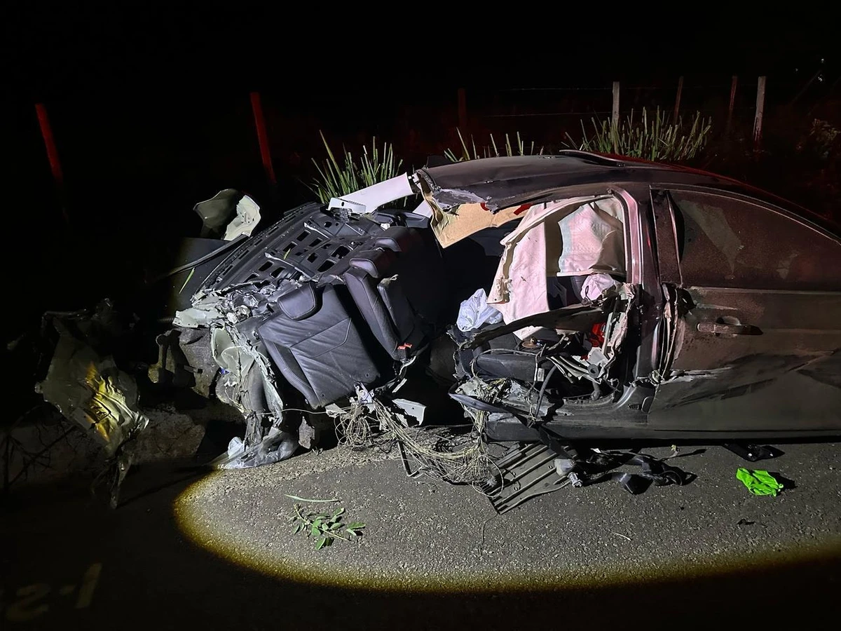 Casal tenta fugir da PM e bate carro em Colatina