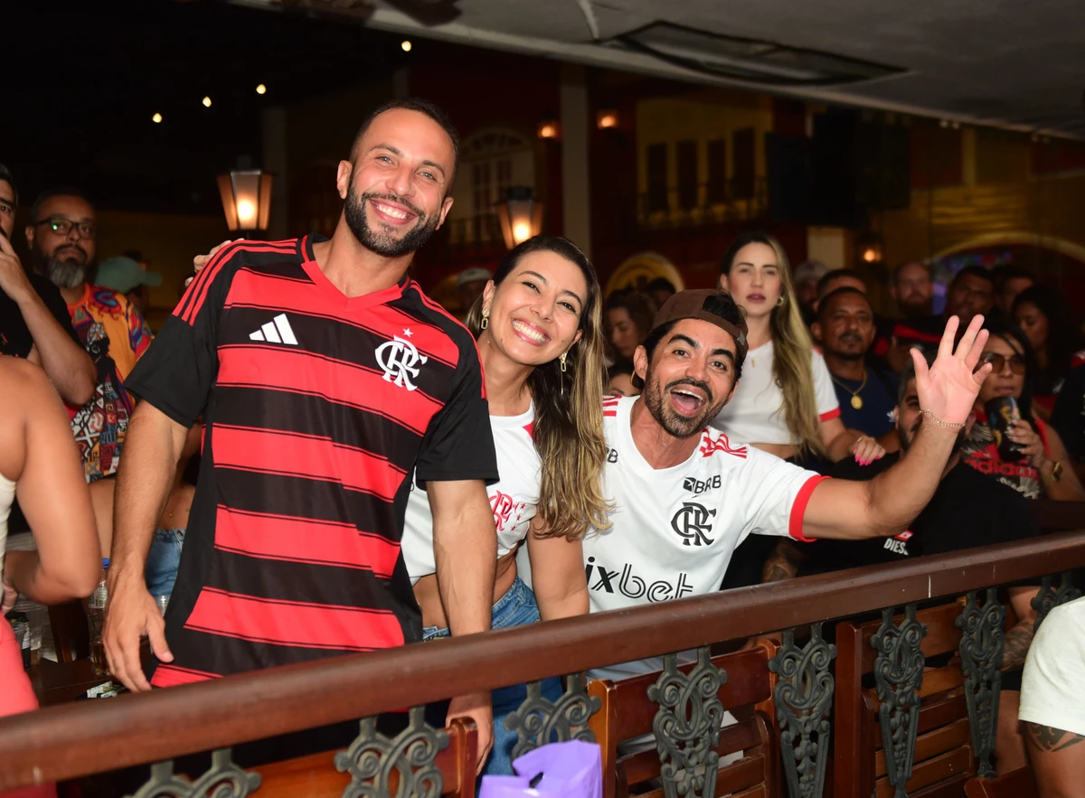 Flamenguistas fazem a festa do título em bares na Praia do Canto, em Vitótia por Ricardo Medeiros / A Gazeta