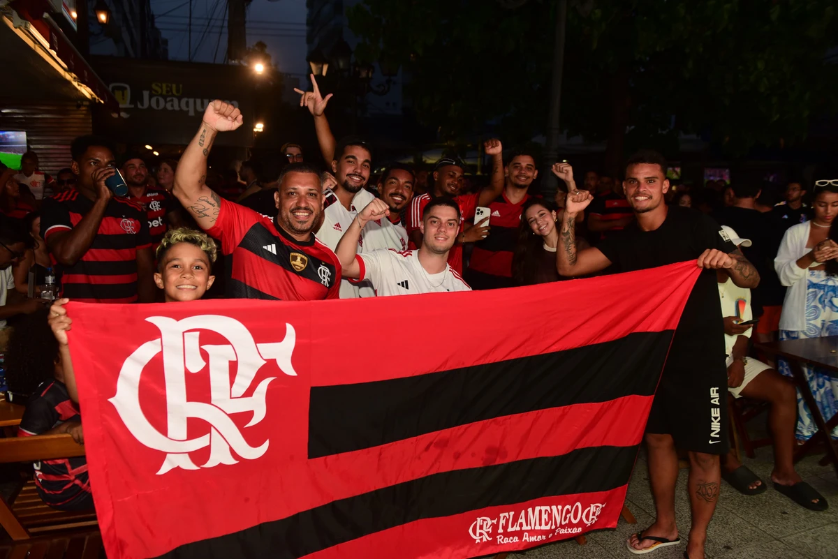 Flamenguistas fazem a festa do título em bares na Praia do Canto, em Vitótia por Ricardo Medeiros / A Gazeta