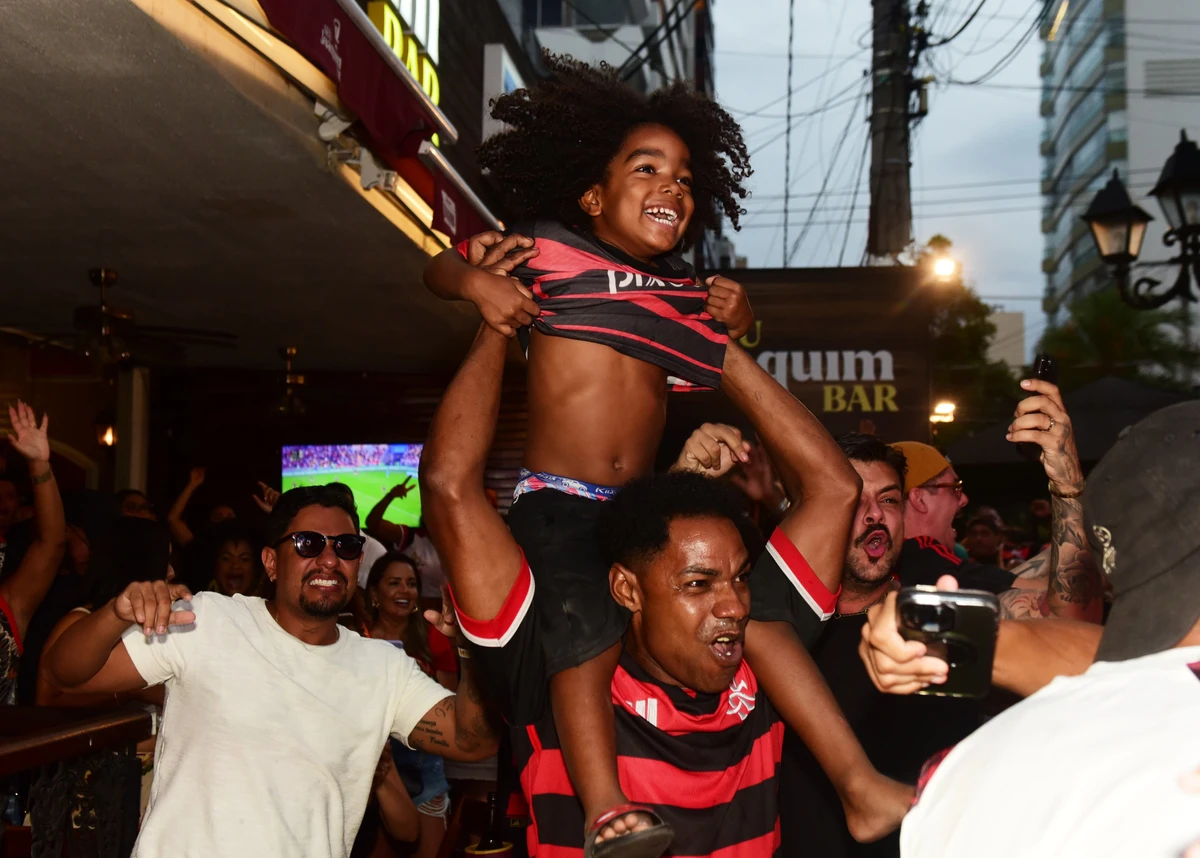 Flamenguistas fazem a festa do título em bares na Praia do Canto, em Vitótia por Ricardo Medeiros / A Gazeta