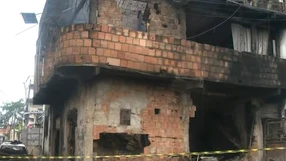 Incêndio destrói imóvel e veículos na Serra
