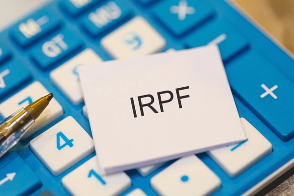 Organização e atenção aos detalhes evitam erros na declaração do imposto de renda (Imagem: rafastockbr | Shutterstock)