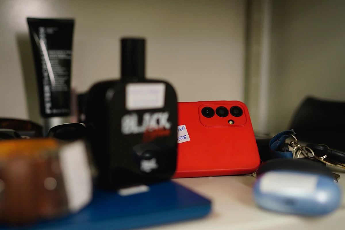 Setor de achados e perdidos do Aeroporto de Vitória por Fernando Madeira