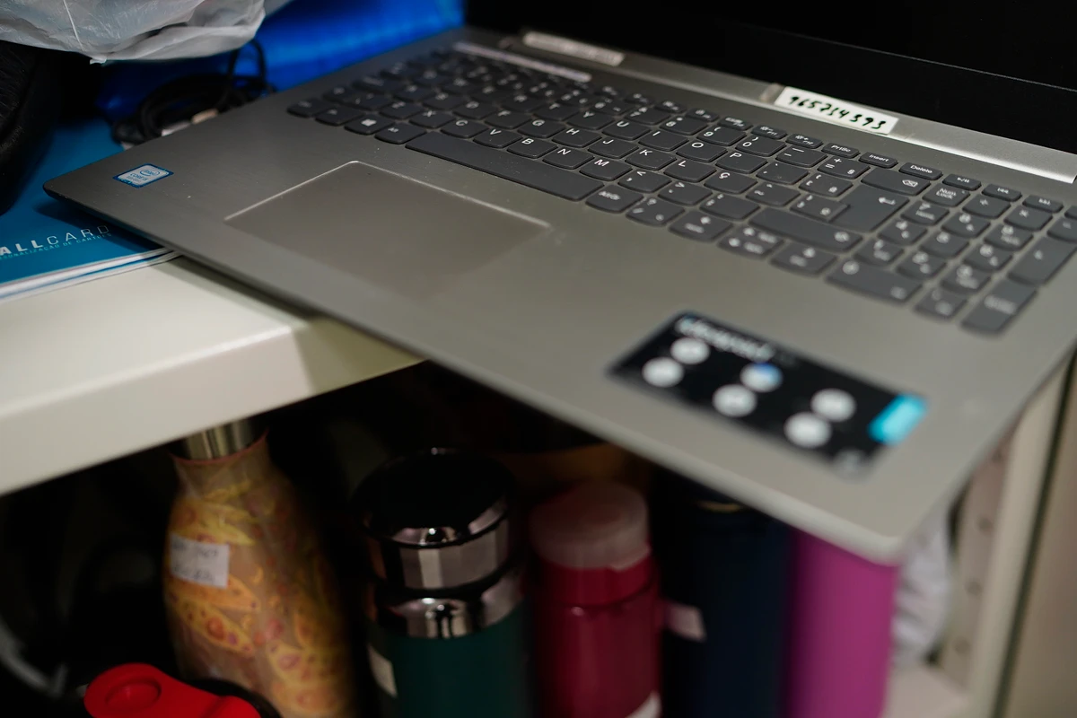 Setor de achados e perdidos do Aeroporto de Vitória por Fernando Madeira