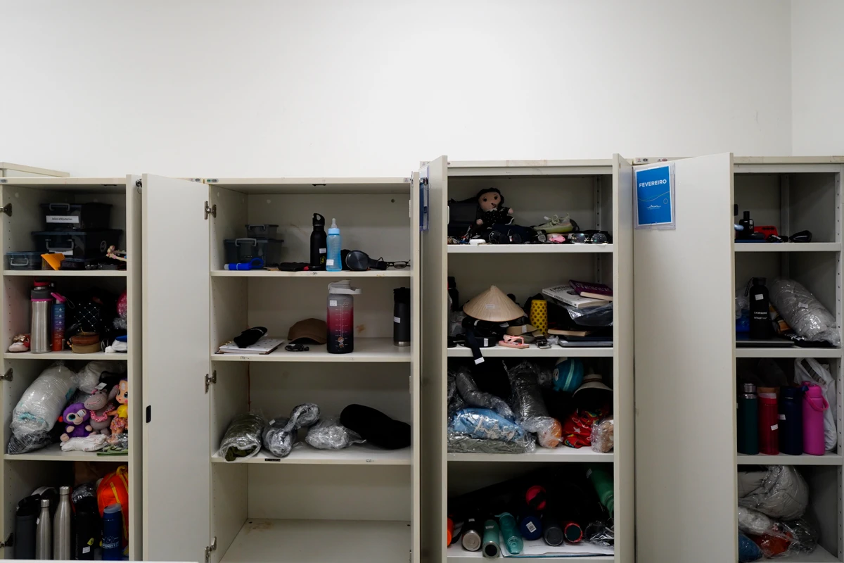 Setor de achados e perdidos do Aeroporto de Vitória por Fernando Madeira