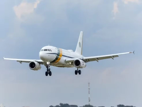 Avião presidencial pousa em Sorocaba (SP) após ter arremetido
