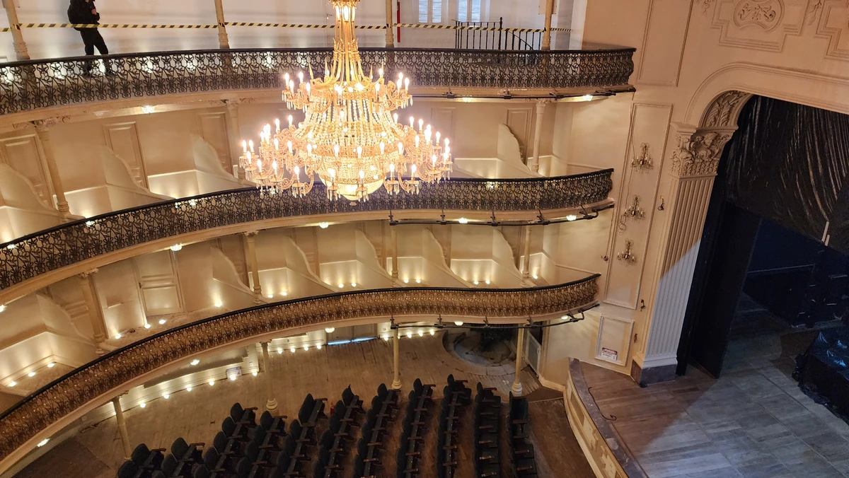 Obras do Teatro Carlos Gomes entram na fase final e espaço cultural será inaugurado em dezembro de 2025 por Vinicius Zagoto