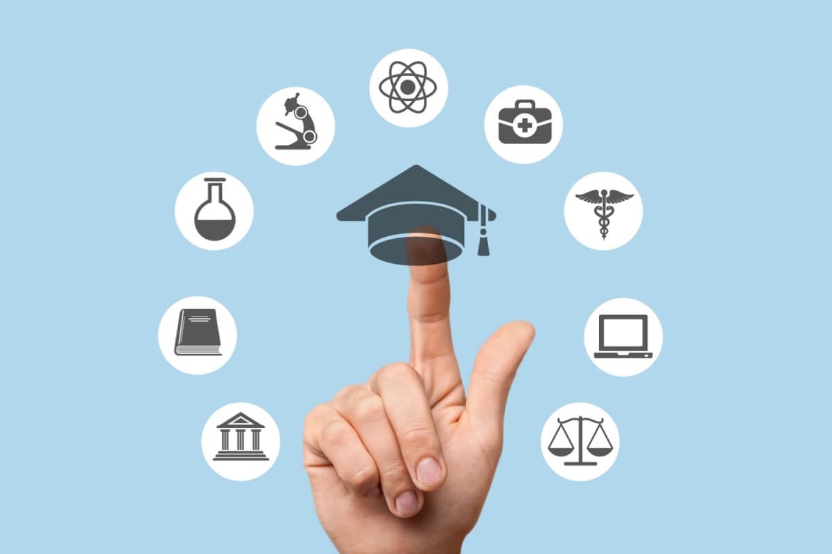 A decisão do curso da graduação é algo importante (Imagem: Billion Photos | Shutterstock)