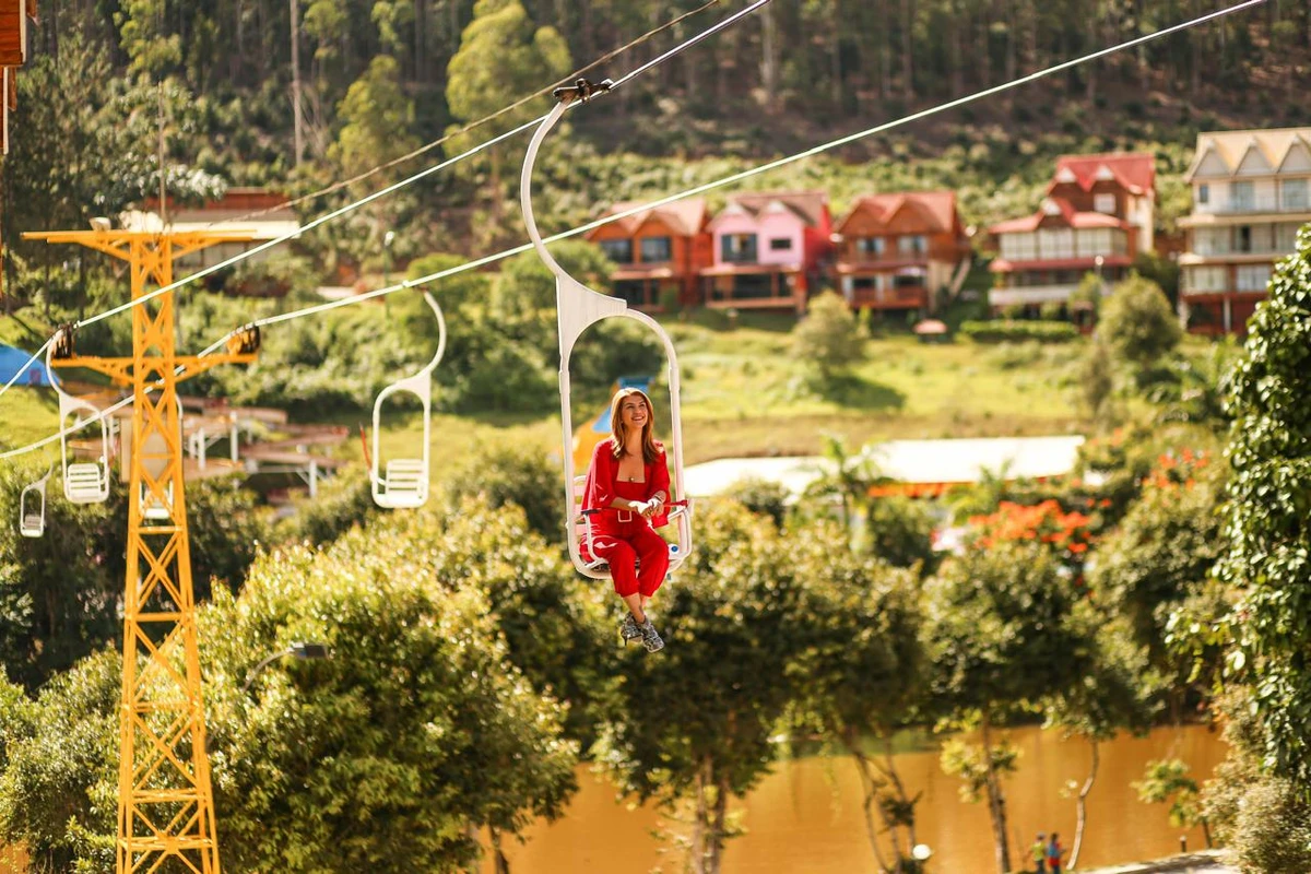 Teleférico para hospédes é um dos atrativos do Hotel Fazenda China Park