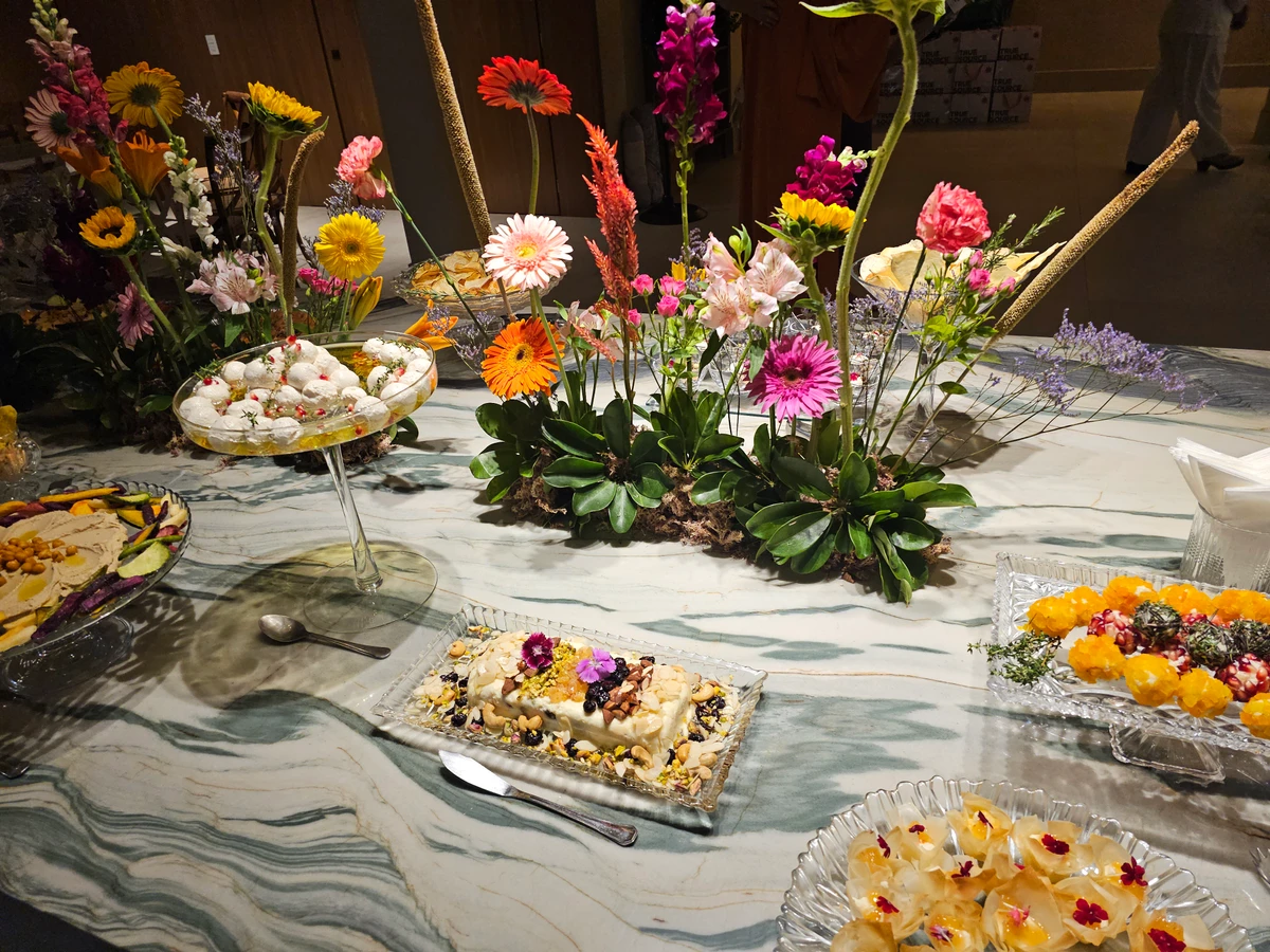 Mesa de antepastos by Edna Jabour e decoração by Bruna Medeiros