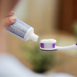 Empresa diz que produto incluiu fluoreto de estanho e que algumas pessoas podem ter sensibilidade
