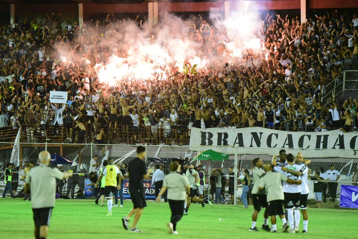 Confira as fotos do confronto entre Desportiva e Rio Branco no Araripe  por Carlos Alberto Silva