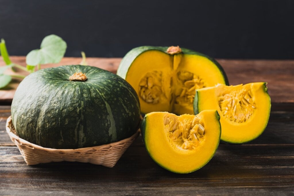 A abóbora é rica em antioxidantes e vitaminas que ajudam a fortalecer o organismo (Imagem: Nungning20 | Shutterstock)