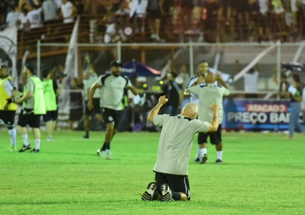 Rio Branco vence a Desportiva no Engenheiro Araripe e avança à final do Capixabão 2025 por Carlos Alberto Silva