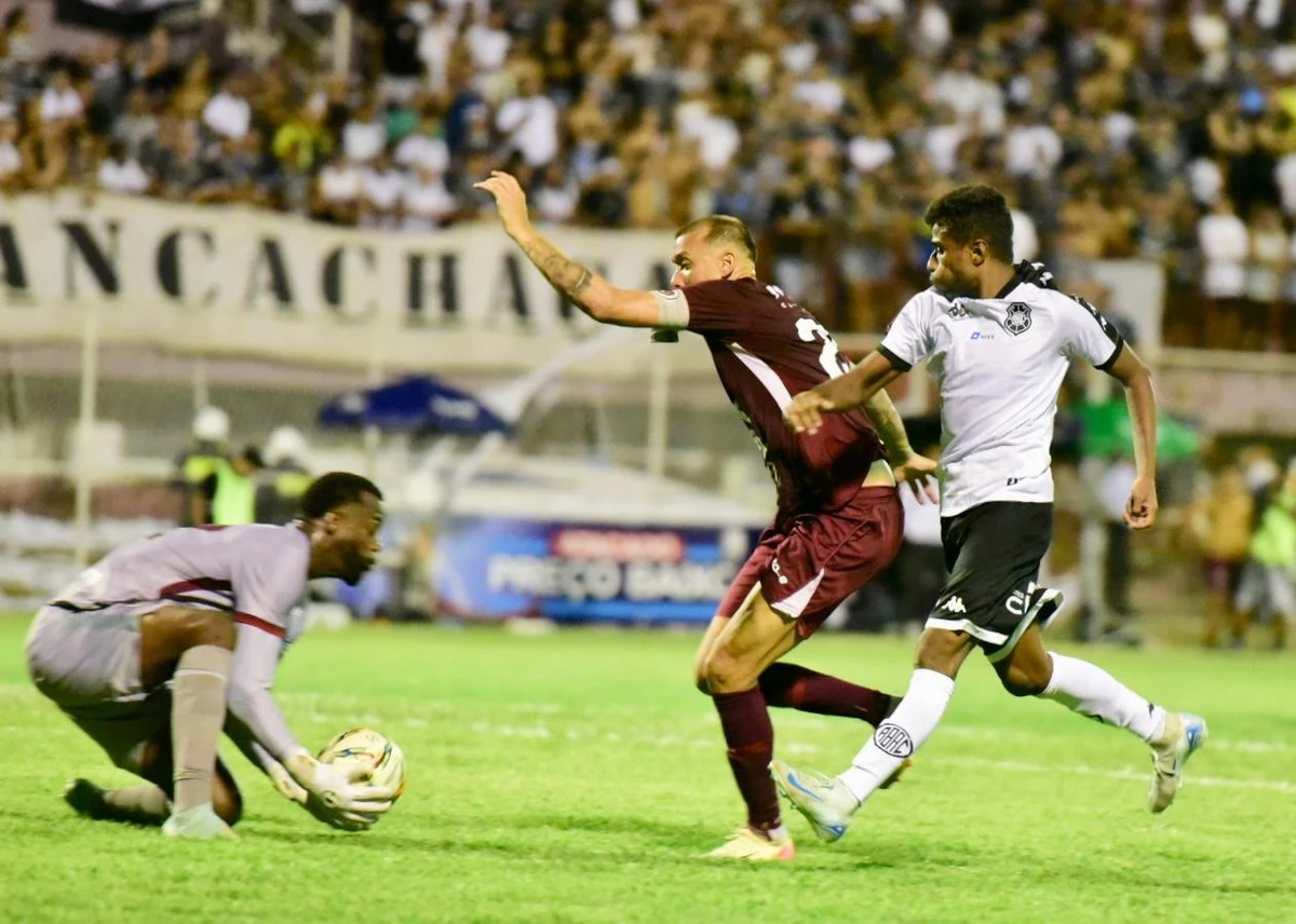 Rio Branco vence a Desportiva no Engenheiro Araripe e avança à final do Capixabão 2025 por Carlos Alberto Silva