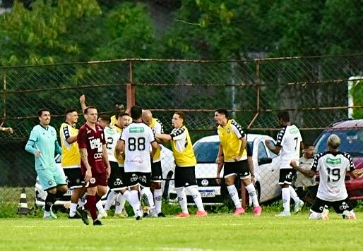 Rio Branco vence a Desportiva no Engenheiro Araripe e avança à final do Capixabão 2025 por Carlos Alberto Silva