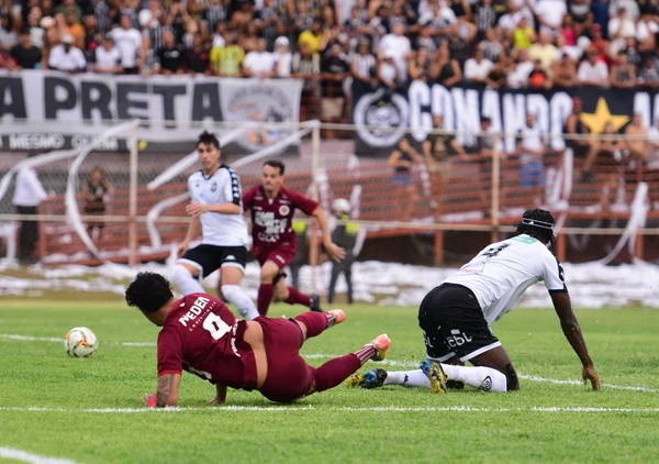 Rio Branco vence a Desportiva no Engenheiro Araripe e avança à final do Capixabão 2025 por Carlos Alberto Silva