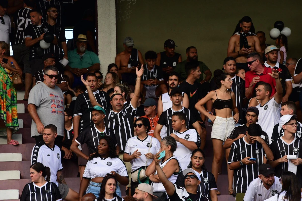 Rio Branco vence a Desportiva no Engenheiro Araripe e avança à final do Capixabão 2025 por Carlos Alberto Silva