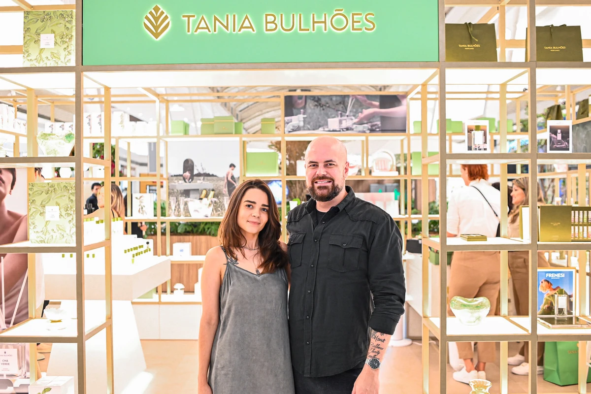 Maira Campos, do marketing da Tania Bulhões, e Dudu Altoé