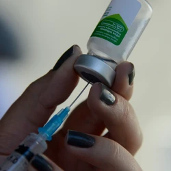 "Dia D" de vacinação contra a gripe acontece neste sábado (10) em todo o Espírito Santo. A ação busca ampliar a cobertura vacinal, especialmente entre crianças, idosos e gestantes