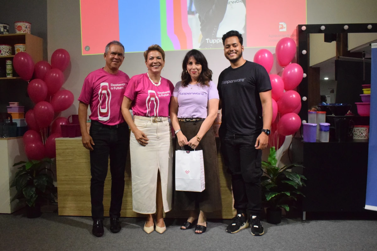 Gerusa Santana, distribuidora; Duclen da Rocha, Administrador Tupperware; e Hugo Rocha, Administrador Tupperware