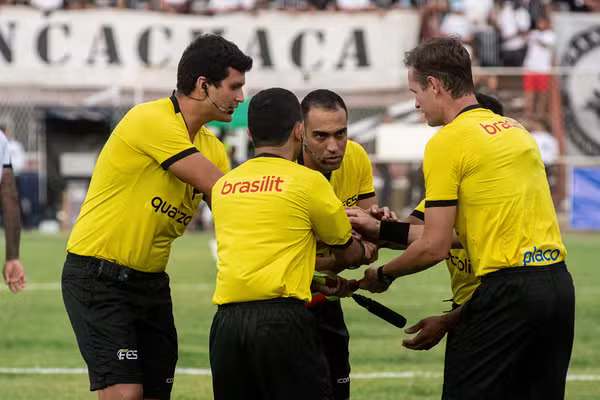 Davi Lacerda foi árbitro no clássico entre Desportiva Ferroviária e Rio Branco, pelo Campeonato Capixaba