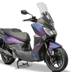 Modelo mais importante na história da marca e lançada em 2010, foi uma das responsáveis pelo desenvolvimento do mercado
de scooters de 300 cc