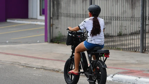 Não basta que as bikes elétricas usem energia limpa e desafoguem o trânsito. Para serem uma solução em vez de mais um problema à mobilidade, seus condutores devem conviver em harmonia e respeito aos demais veículos e transeuntes